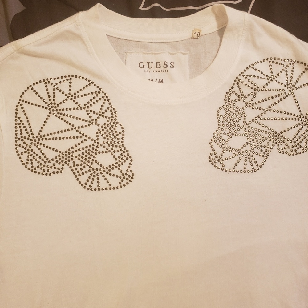 White guess t shirt .